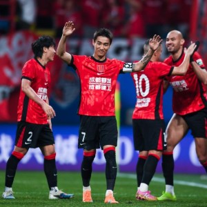 b体育入口-4-0横扫！中超领头羊踢疯了：8场不败，王钰栋掉下神坛：5场0球