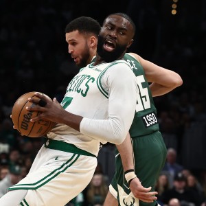 b体育app-布朗30+13西蒙斯27分 凯尔特人28分大胜雄鹿